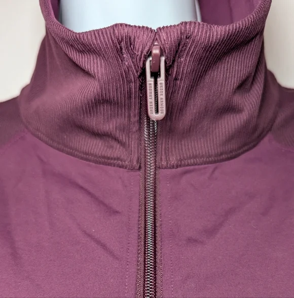 Under Armour Women’s Full Zip Athletic Fitted Jacket Burgundy Size M - Picture 3 of 7